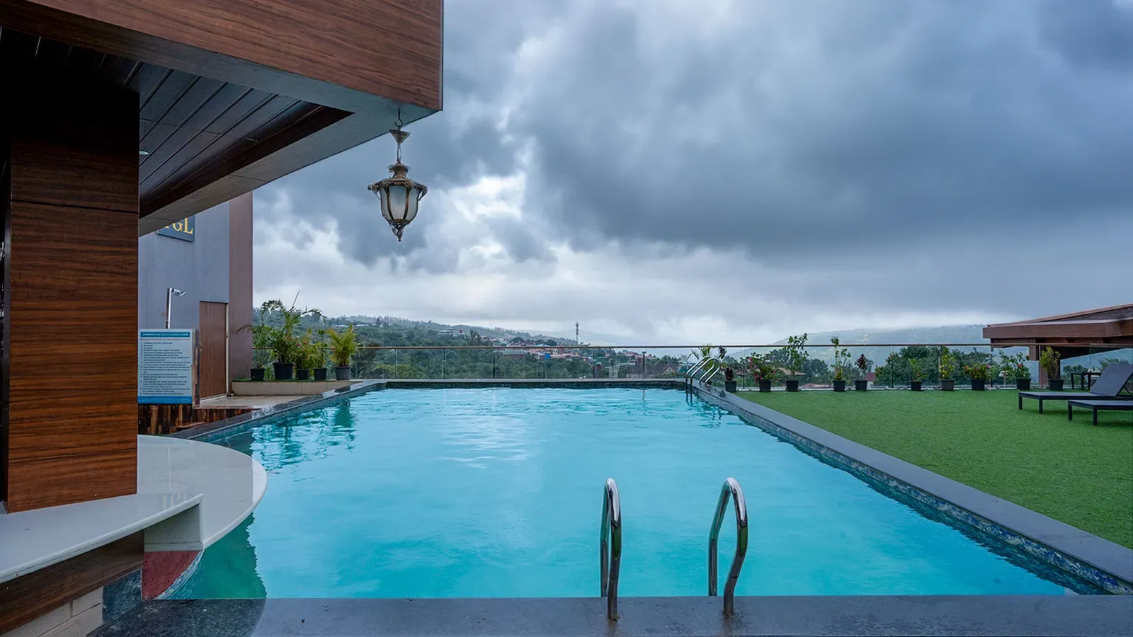 Swimming_Pool_qrbyq0