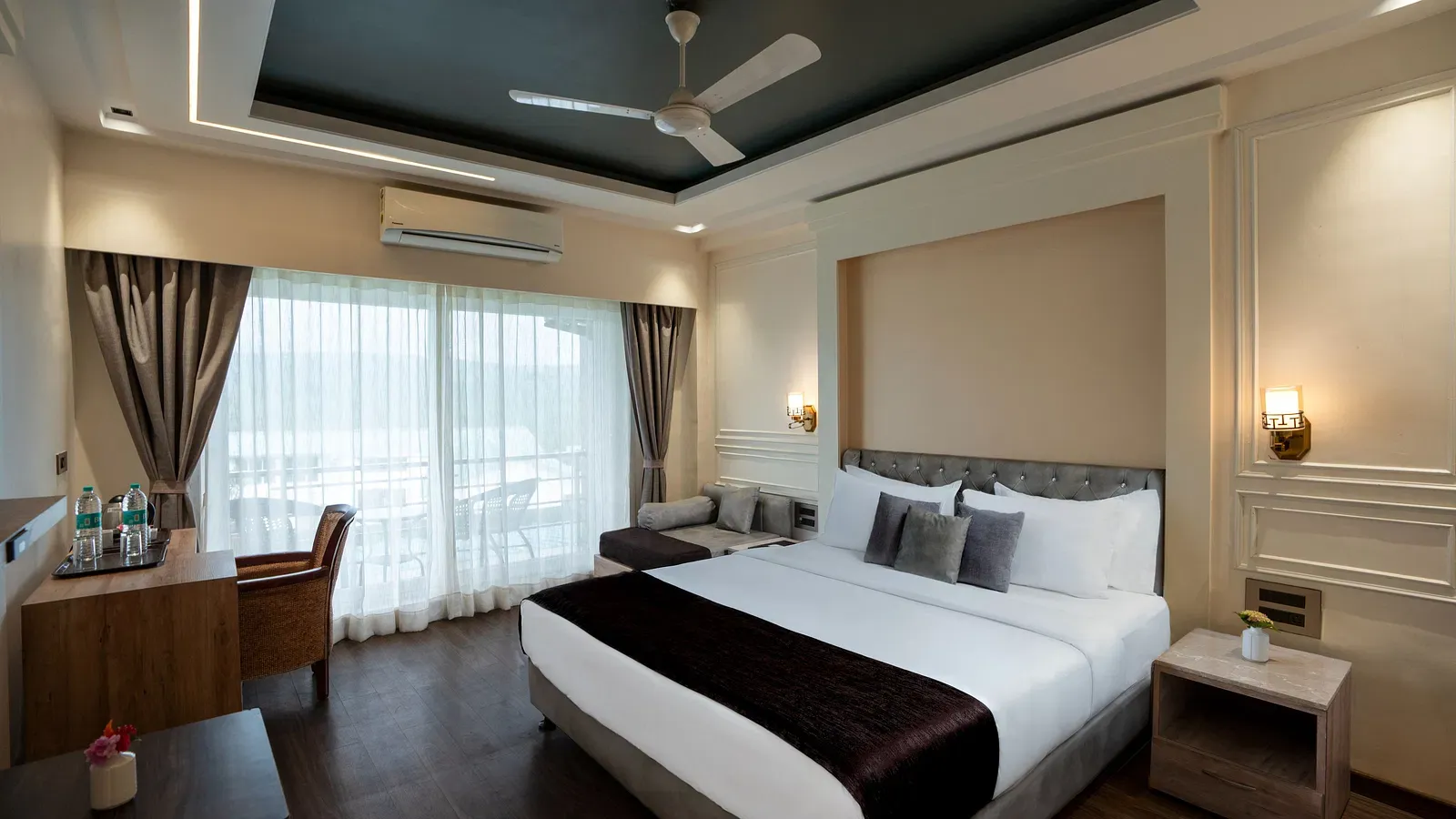 renovated_elegant_room_vxc3qp